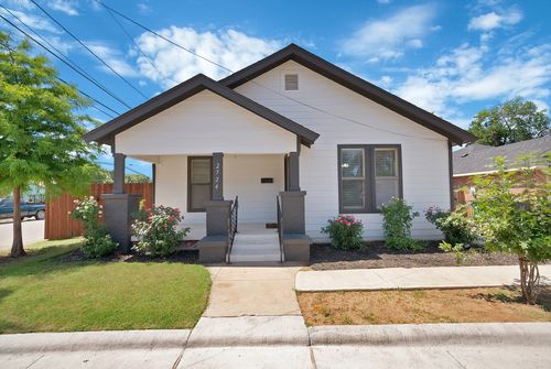 2724 E 12th St, Fort Worth, TX, 76111-1003 | Card Image