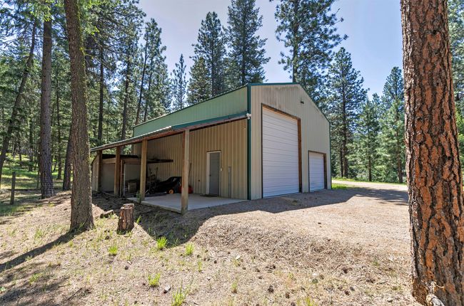 Garage with a garage | Image 56