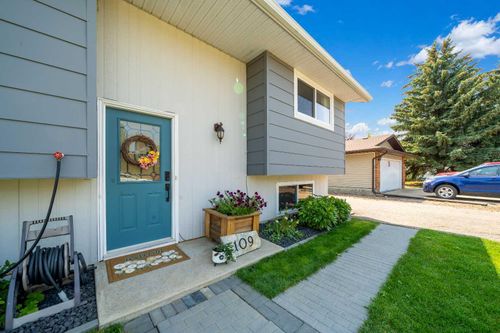 109 Centennial Park Cres E, Bow Island, AB, T0K0G0 | Card Image