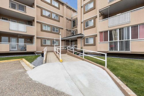 414-22 Park Meadows Dr Se, Medicine Hat, AB, T1B4E8 | Card Image
