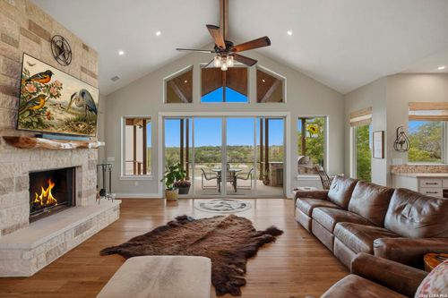 134 Stallion Estates Dr, Spring Branch, TX, 78070-3721 | Card Image