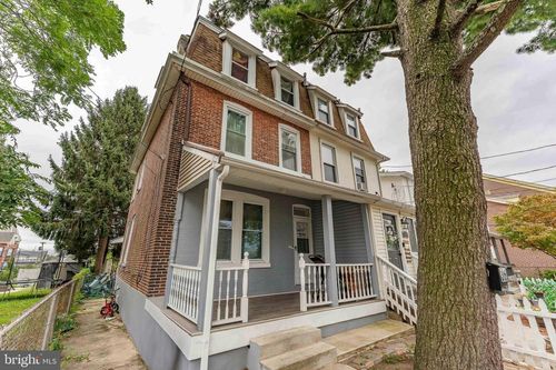36 E Washington Ave, Clifton Hts, PA, 19018-2329 | Card Image