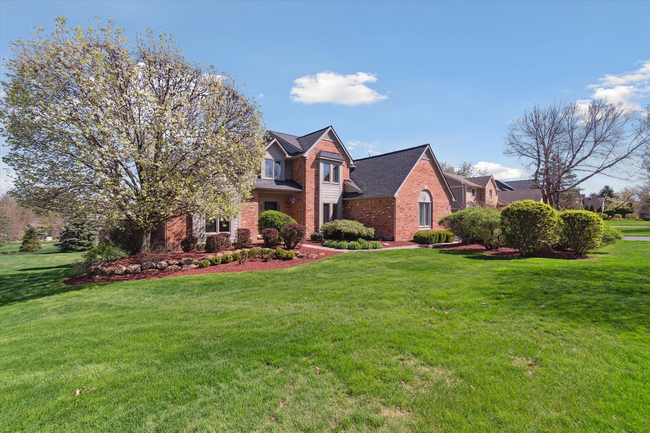 Hidden Timbers Dr, South Lyon, MI 48178