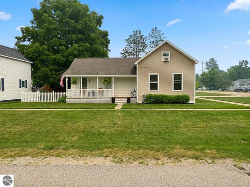 229 6th Ave, Tawas City, MI, 48763-9774 | Card Image