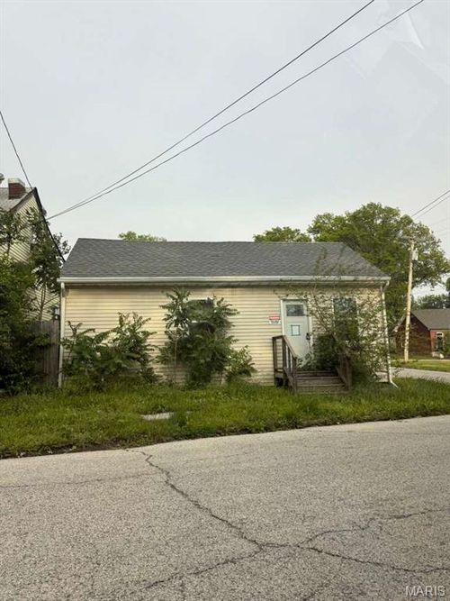 520 Freeburg Ave, Belleville, IL, 62220-2602 | Card Image
