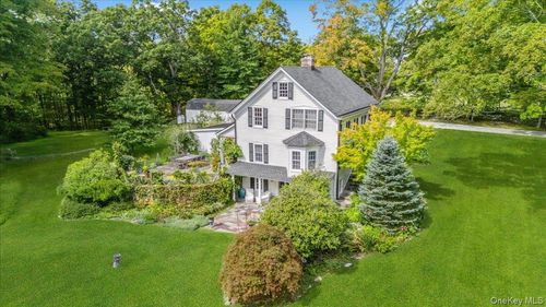 521 Barrett Hill Rd, Mahopac, NY, 10541-2412 | Card Image