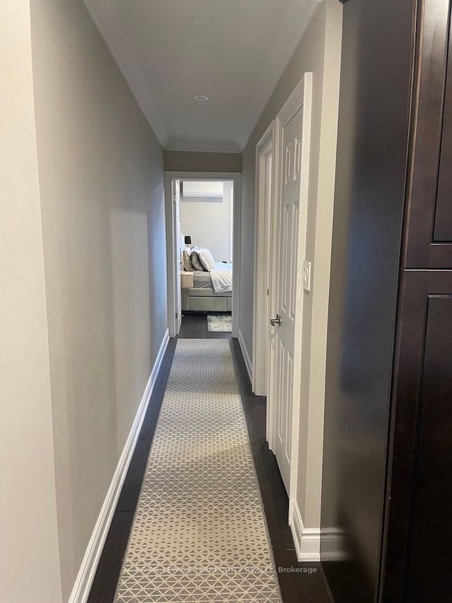 UPPER - 69 Burnaby Blvd, Home with 2 bedrooms, 1 bathrooms and 1 parking in Toronto ON | Image 9