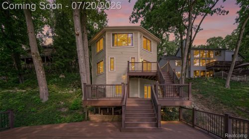 8516 Thendara Blvd, Clarkston, MI, 48348-3356 | Card Image