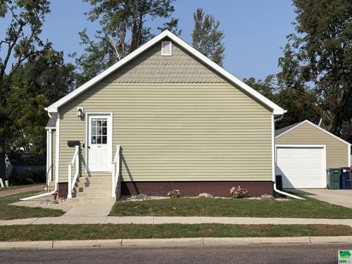 416 Boston Ave Ne, Orange City, IA, 51041-1338 | Card Image
