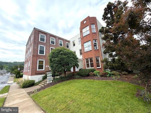 22 S 2nd St, Emmaus, PA, 18049-3984 | Card Image