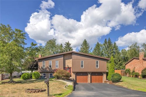 2412 Brownfield Dr, Greensburg, PA, 15601-4904 | Card Image