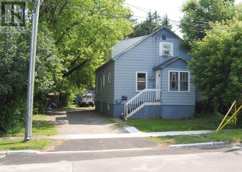 733 Mckenzie Ave, Sault Ste. Marie, ON, P6C1H2 | Card Image