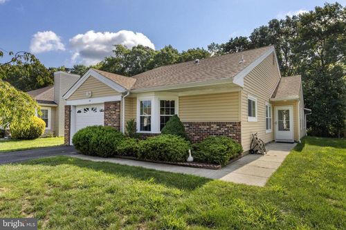 40 Pine Oak Blvd, BARNEGAT, NJ, 08005-3104 | Card Image