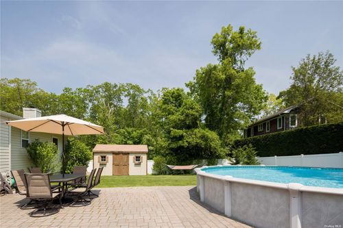 400 Wells Rd, Laurel, NY, 11948-1624 | Card Image