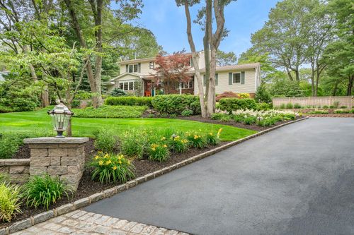 5 Hills Park Ln, Smithtown, NY, 11787-4063 | Card Image