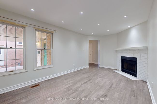 11 Noake Cres, House other with 3 bedrooms, 3 bathrooms and 4 parking in Ajax ON | Image 10