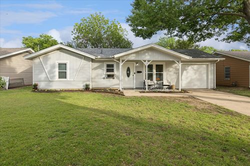 112 Murphy Road Ne, Burleson, TX, 76028 | Card Image