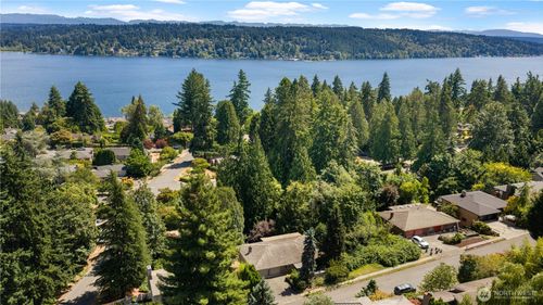 16058 36th Ave Ne, Lake Forest Park, WA, 98155-6624 | Card Image