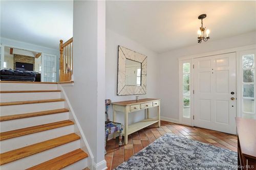 38 Shadow Ln, Larchmont, NY, 10538-2525 | Card Image