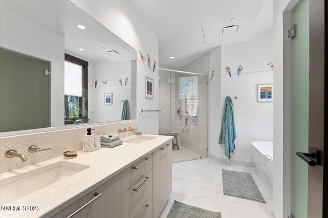 506 - 33 Beach Club Dr, Condo with 4 bedrooms, 4 bathrooms and 2 parking in Stateline NV | Image 9