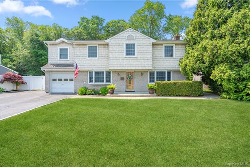 36 Richmond St, Islip, NY, 11751-2015 | Card Image