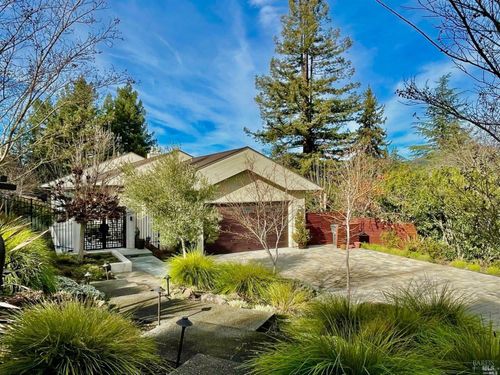 561 Buckeye Court, Santa Rosa, CA, 95409 | Card Image