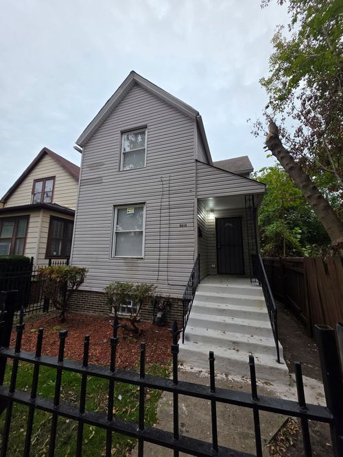 8013 S Marquette Ave, Chicago, IL, 60617-1348 | Card Image