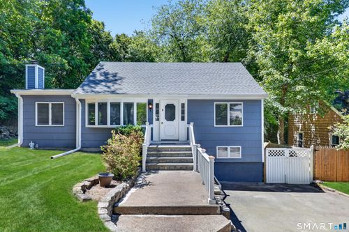 40 Sleepy Hollow Ln, Stamford, CT, 06907-1734 | Card Image