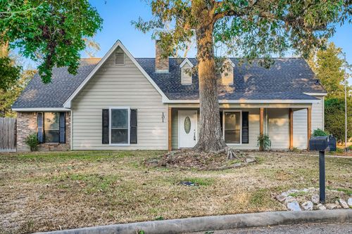 101 Pebble Springs Ln, Cleveland, TX, 77327-4361 | Card Image