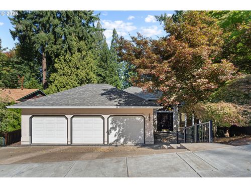 747 Se 27th St, Gresham, OR, 97080-9302 | Card Image