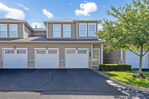 5470 Nottinghamshire Ln, Westerville, OH, 43081-6009 | Card Image