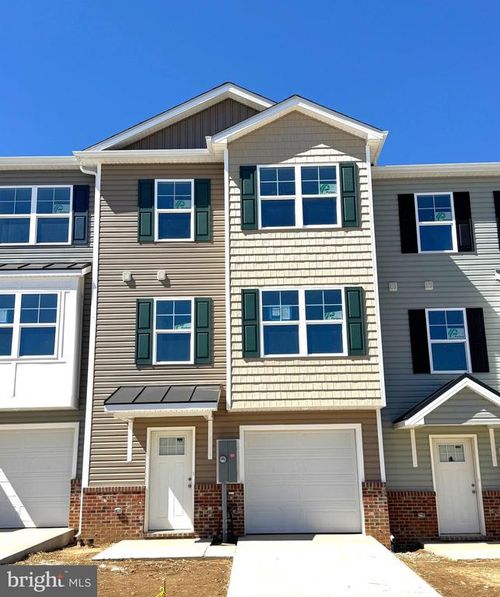 147 Olga Dr, MARTINSBURG, WV, 25403-1838 | Card Image