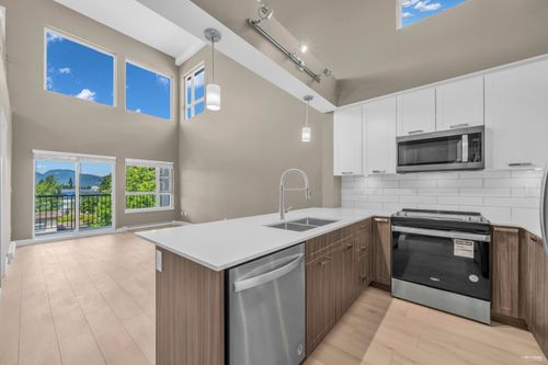 401-22562 121 Ave, Maple Ridge, BC, V2X3Y8 | Card Image