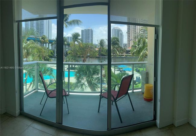 APT-207 - 19390 Collins Ave, Condo with 2 bedrooms, 2 bathrooms and null parking in Sunny Isles Beach FL | Image 12