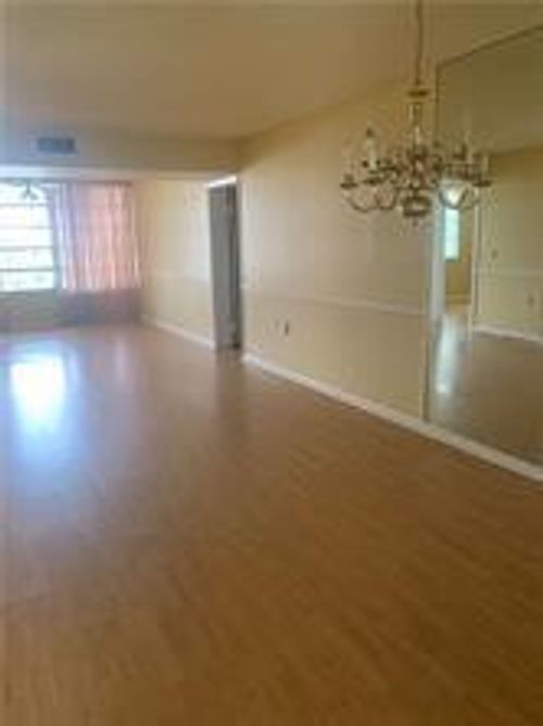 405-3635 Whitehall Dr, West Palm Beach, FL, 33401-1088 | Card Image