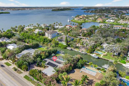 547 E Causeway Blvd, Vero Beach, FL, 32963-2227 | Card Image