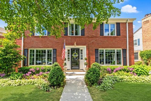 3935 N Ridgefield Circle, Shorewood, WI, 53211 | Card Image