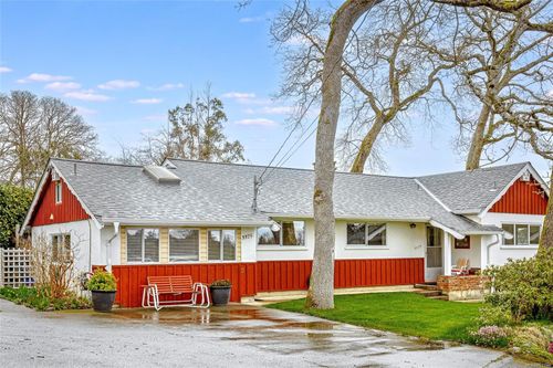 3375 Wordsworth St, Saanich, BC, V8P4C1 | Card Image
