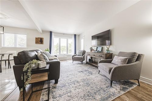 30-3050 Pinemeadow Dr, Burlington, ON, L7M3X5 | Card Image