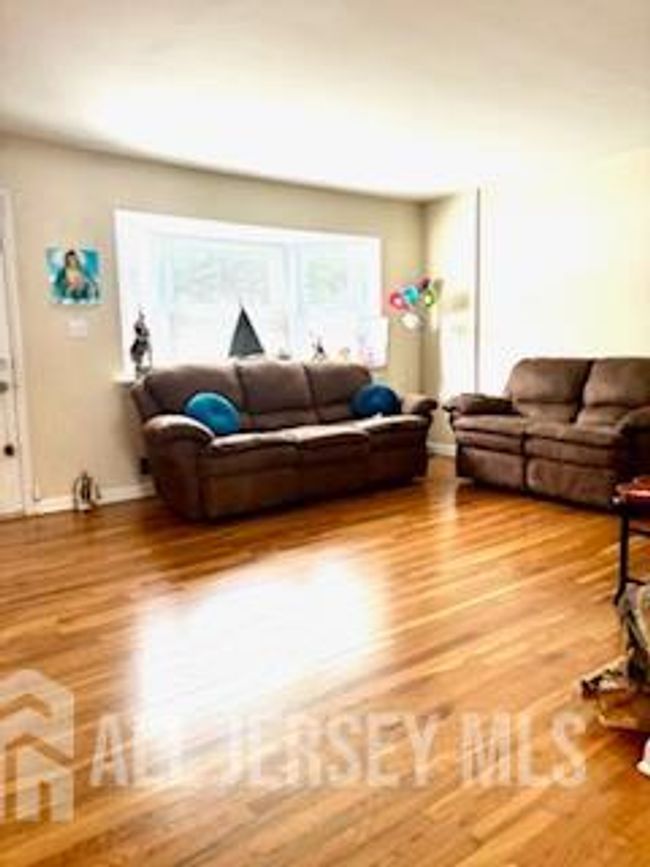 318 High St, Townhouse with 3 bedrooms, 2 bathrooms and null parking in Perth Amboy NJ | Image 6