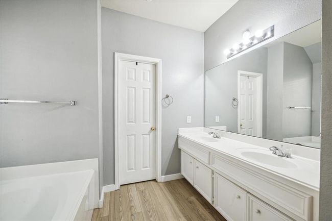 28519 Peper Hollow Ln, House other with 4 bedrooms, 3 bathrooms and 3 parking in Spring TX | Image 18
