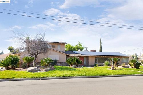 805 805 Lyon Ave, Sanger, CA, 93657 | Card Image