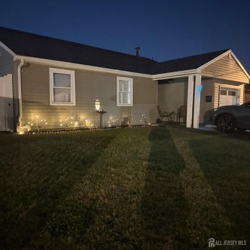 3 Jessie St, Carteret, NJ, 07008-3405 | Card Image