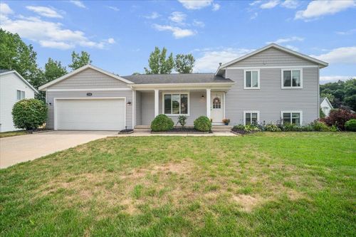 1338 Scott Creek Dr Ne, Belmont, MI, 49306-9798 | Card Image