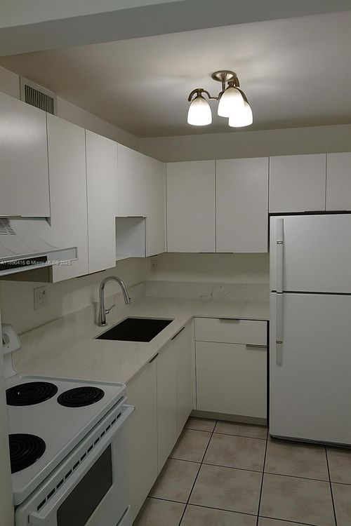 apt-311-8405 Nw 8th St, Miami, FL, 33126-3732 | Card Image
