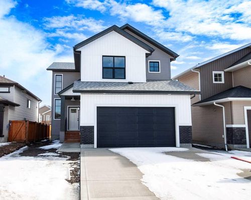 9805 89 A Street, Home with 3 bedrooms, 2 bathrooms and 2 parking in Grande Prairie AB | Card Image