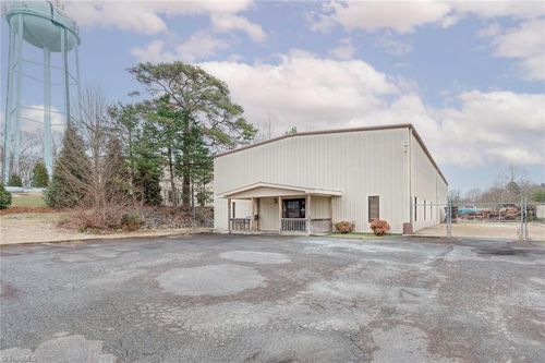 128 Plant St, Walnut Cove, NC, 27052-9223 | Card Image