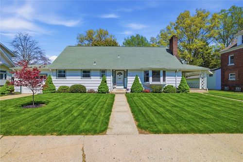 221 E Edgewood Avenue, New Castle, PA, 16105 | Card Image