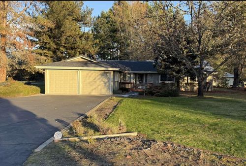 148 Westwood Dr, Grants Pass, OR, 97527-7230 | Card Image