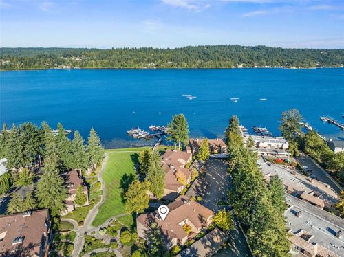 d3-17442 Ne 40th Pl, Redmond, WA, 98052-5669 | Card Image